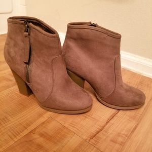 Swede ankle booties!🧡